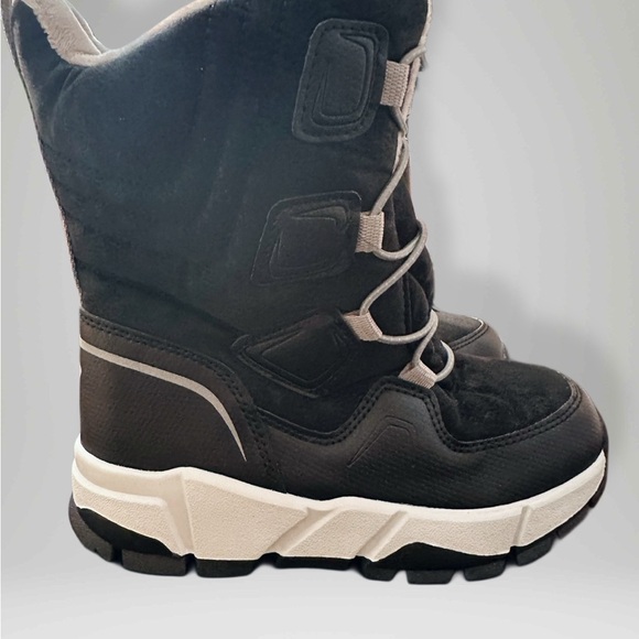 Hobibear Unisex Kids Snow Boots Color: Black/White Size 2 - Picture 9 of 13